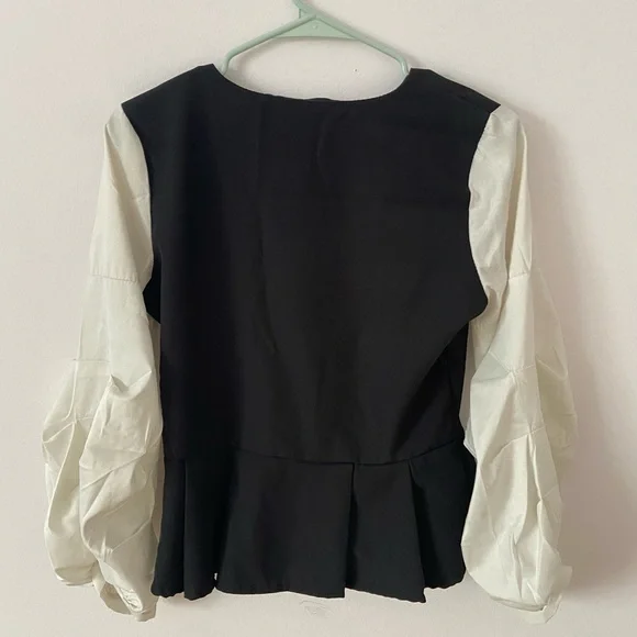 Black & White Puff Sleeve Top - Picture 2 of 4